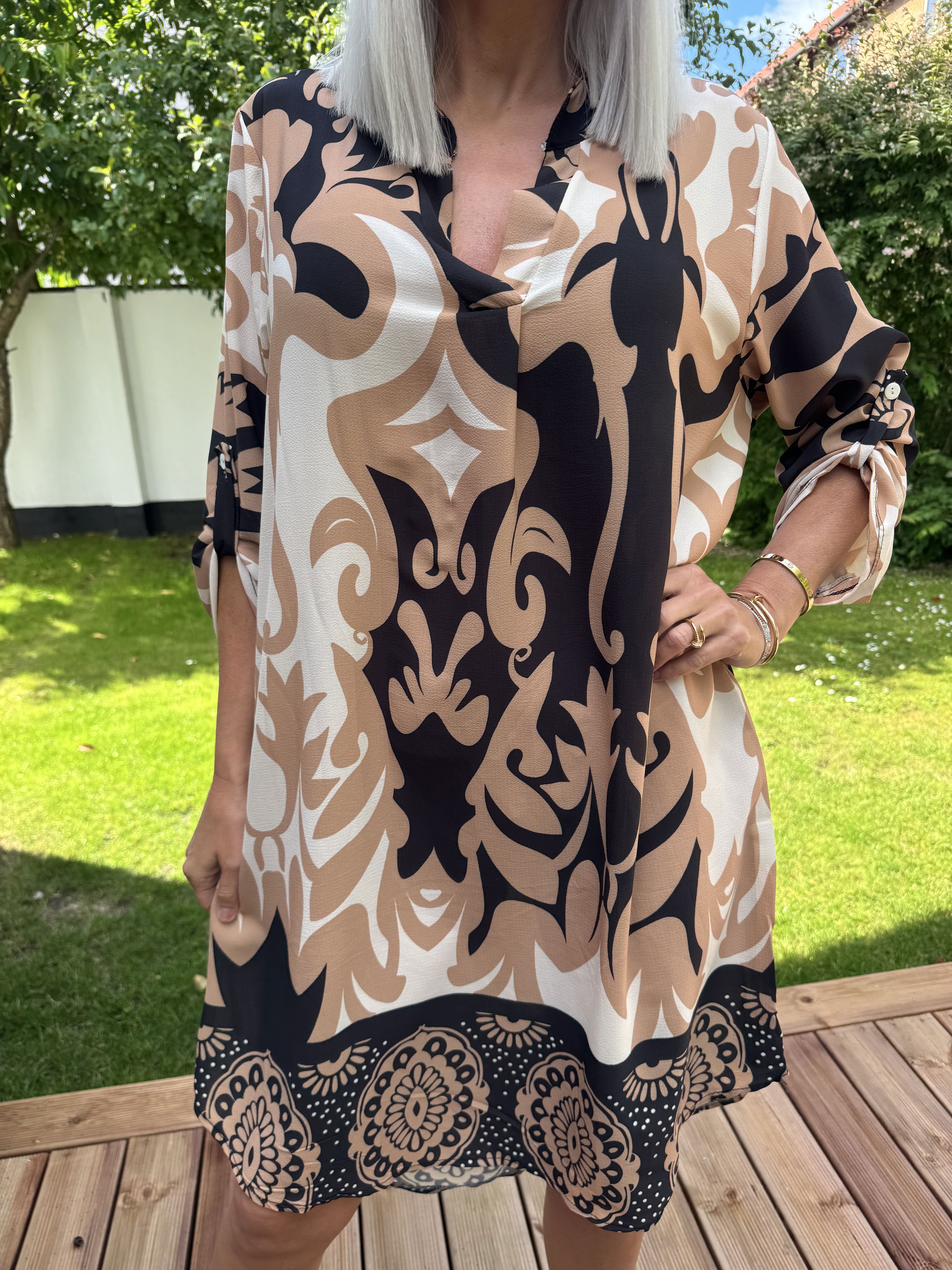 Vanesa Boheme Dress - Let og luftig mønstret kjole i viskose